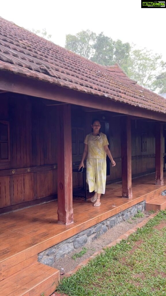 Anitha Sampath Instagram - Loved this resort in thekkady @spiceslapresort . Saw 100yrs old heritage rooms and tree houses here😃perfect place for a family trip. Visited with family after our allepy trip😇