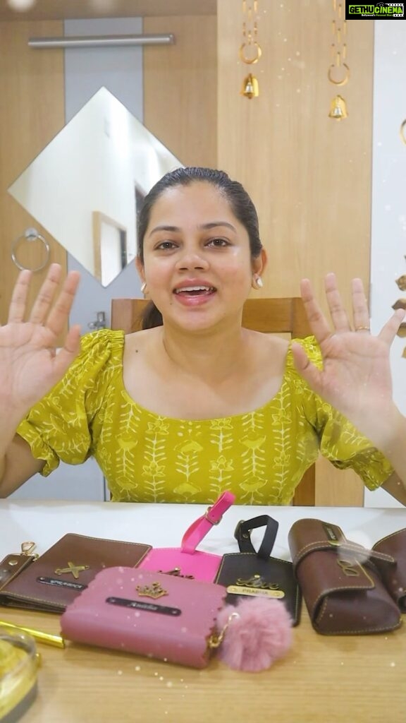 Anitha Sampath Instagram - @dishum_giftings ✅😇😇 Do check their page out for 100+ customised gifts speed delivery Free shipping 1lakh+ customer reviews #anithasampath #dishum_giftings #tamil #Whatsapp_status_video #lovelybeatss #whatsappstatusvideo #boollywoodstatus #statusloverofficial @mushroom_studios_#whatsappstatus #statussongs #whatsupstatus #kadhalan #tamil #editors