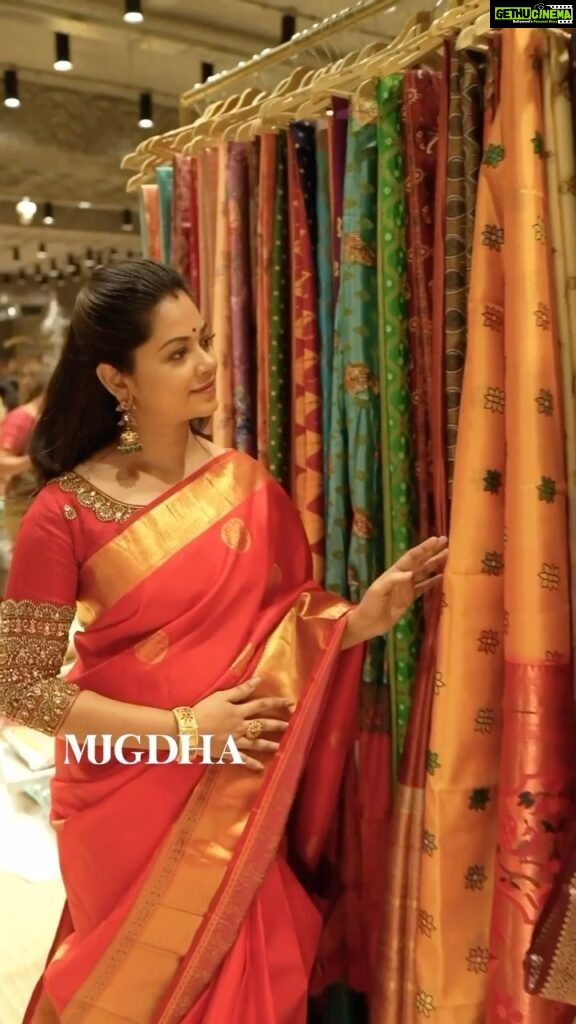 Anitha Sampath Instagram - Experience the world of @mugdhaartstudio Brides, it’s your time to shine this wedding season with MUGDHA Silks! ✨ Chennai’s T. Nagar is now home to the biggest wholesale one-stop showroom for all your bridal needs! Featuring the largest collection of Kanjeevaram silk sarees, Mugdha has everything you need to make your big day brighter and more beautiful! Jewelry: @aaranyarentaljewellery Blouse from : @lakshitha_designer_studio #mugdha #mugdhasilks #mughdhaartstudio #silksarees #silks #silksareelove #chennai #nammachennai #wedmegoodsouth #chennaishopping #newstorealtert #newstore #mugdhabride #silksareeindia #silksareestore #silksareecollection #silksareeshopping #silksari #tnagar #saree #sareelove #sareefashion #sareedraping #sareelovers #sareecollection #bridalsarees #weddingsaree #southindianbrides #indianbrides