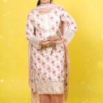 Anitha Sampath Instagram - Next #anithasampathreels for one of my favourite songs😍😍😍 Wearing chudidhar collections from @fancyworld_tnagar My hubby boy’s special appearance😍 @itsme_pg Concept & direction @official_anithasampath @itsme_pg Makeup @makeupby_rinu #anithasampathreels #anithasampath #thalapathy #thalapathyvijay #makeupartist #trendingreels #transitionreels #biggboss #bigboss #bigbossanithasampath #anithasampathbiggboss #newsreader #vijaytv #vijaytelevision @vijaytelevision #hotstar #suntv #vijaytvhost #vijaytvanchor #tamilpechuengalmoochu #biggbosstamil #biggboss6 #biggboss16 #thalapathy67 #leo #chudidhar #chennaimakeupartist