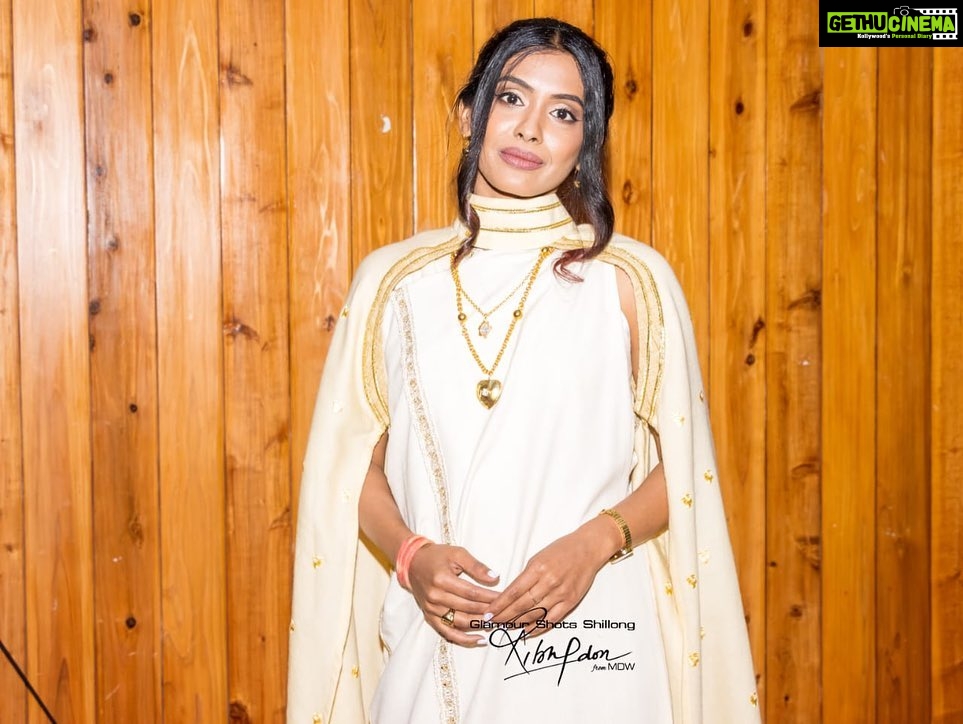 Anjali Patil Instagram - One of the most beautiful experience was wearing the traditional Khasi Attire “Jainsem” by the ace designer of Meghalaya @duncankharmon At the @meghiff closing ceremony. Thank you for sharing this rich culture of handloom! @meghtourism #meghalaya #meghiff #meghalayaculture #jainsem