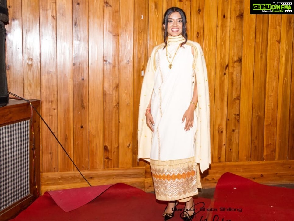 Anjali Patil Instagram - One of the most beautiful experience was wearing the traditional Khasi Attire “Jainsem” by the ace designer of Meghalaya @duncankharmon At the @meghiff closing ceremony. Thank you for sharing this rich culture of handloom! @meghtourism #meghalaya #meghiff #meghalayaculture #jainsem