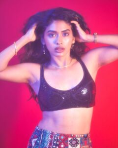 Anjali Patil Instagram - Last bit of gratefulness and hotness for 2022😑 📸 @ruhaankhanportraits 💄 @mua_angel.20 #greatful #signoff2022 #lastdayofyear