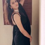 Anjana Rangan Instagram - Theeratha pechu oh oh.. Kaadhukkul moochu oh oh 🤍 Jewellery : @bronzerbridaljewellery ❤️