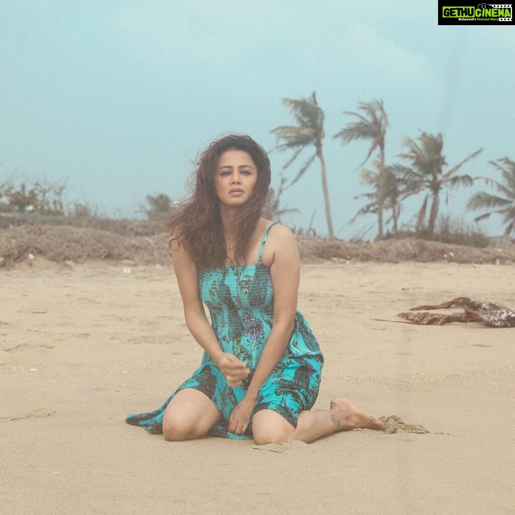 Anjana Rangan Instagram - Just me and the sea 🌊🐬Photography : @padambyveni