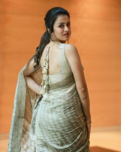 Anjana Rangan Instagram - For #viduthalai thanks giving meet 
Shot by @jeevakaranphotography 
Hair by @luke_the_hairstylist