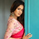 Anjana Rangan Instagram - 🌸🌺🌷 Saree and blouse : @magicbyjeeni ❤️ Photography : @_niki_photographyy ❤️