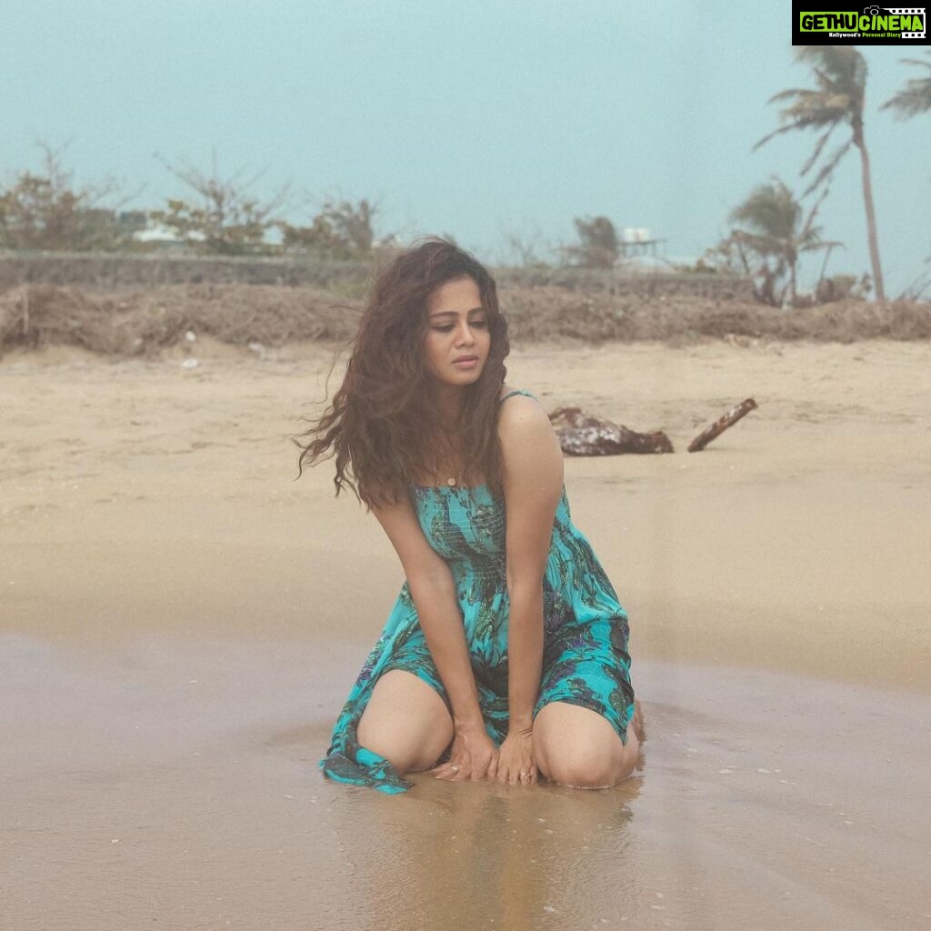 Anjana Rangan Instagram - Just me and the sea 🌊🐬Photography : @padambyveni