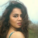 Anjana Rangan Instagram - @anjana_rangan Breezy beach morning turned into a hot photoshoot 😅 Stay tuned for more..!!! 🔥 #potraitphotography #anjana #blackandwhite #canonphotography #anjanarangan #beachvibes #chennaiphotographer #magazine #funtimes #vj #anjanaranganhot #padambyvenisubramanian #femalephotographer #chennaiphotographer #padambyvenisubramanian #fashionmodelchennai #fashionshoot #retouch #chennairetoucher #femalemodel #bnwpotrait #femalephotographer #vjanjana #beachlook #fashionmagazine #colour #canonphoto #tollywood #modelshoot Chennai, India