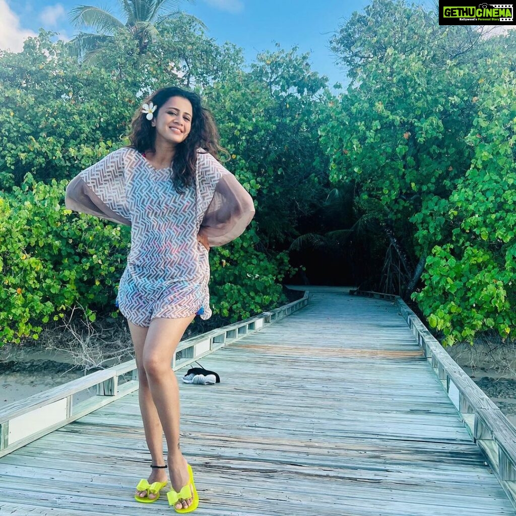 Anjana Rangan Instagram - Crystal clear water.. Soothing sea breeze… Clean white sand.. Living the Maldivian dream for few days.. Is all I needed to get away from all the city madness.. @kuramathiisland is complete beauty! Thank you @pickyourtrail for planning this amazing #hasslefreeholiday ! Photo clicked by my baby boy R🥹❤️ Kuramathi Maldives