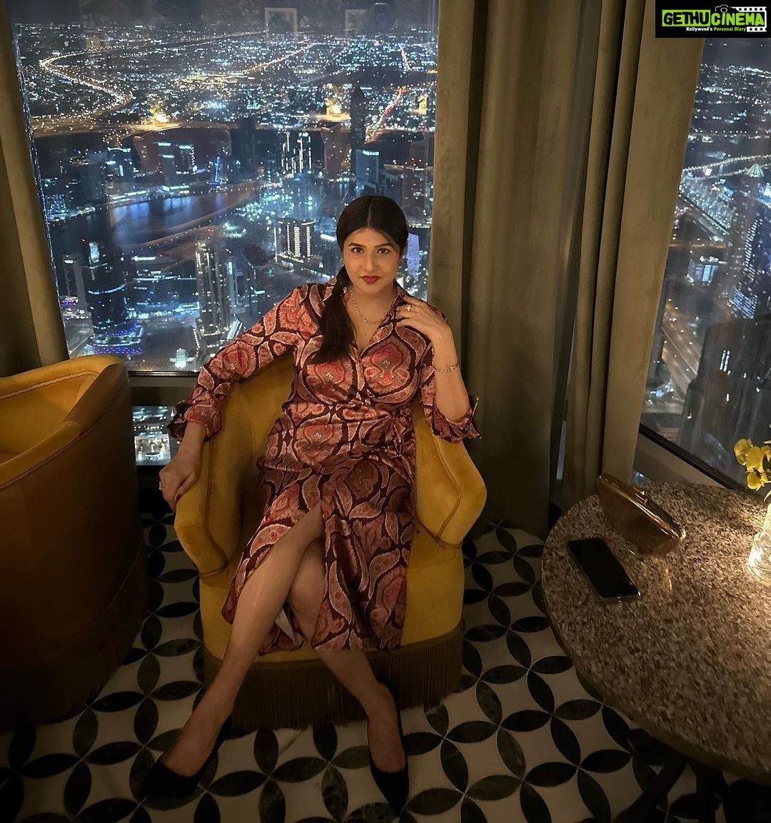 Anjena Kirti Instagram - Saturday PhotoDump ✨👽 Armani Hotel, Burj Khalifa, Dubai