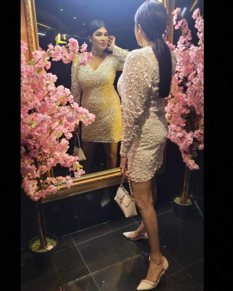 Anjena Kirti Instagram - Too Glam To Give A Damn ✨ Happy New Year 2023🕊 Shangri-La Dubai