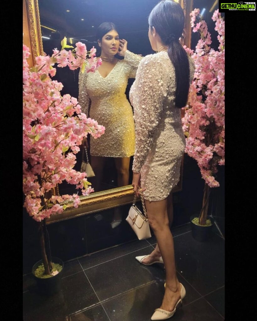 Anjena Kirti Instagram - Too Glam To Give A Damn ✨ Happy New Year 2023🕊 Shangri-La Dubai