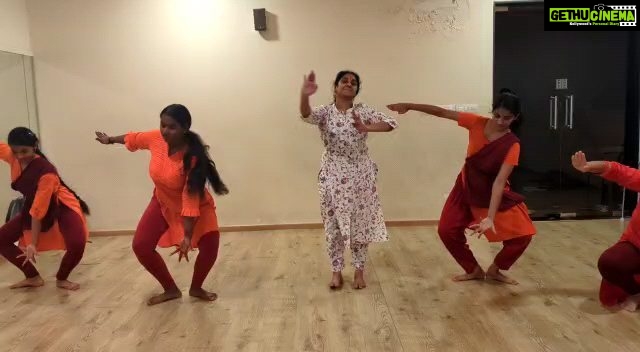 Anju Aravind Instagram - Jathiswaram with my students ( A3D) Bengaluru