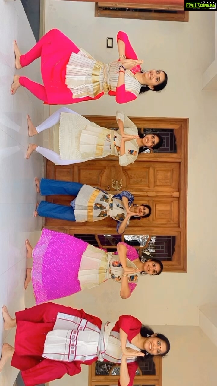 Anju Aravind Instagram - ‼️‼️‼️‼️PLEASE ROTATE YOUR PHONE ‼️‼️‼️‼️ A Mohiniyattam Attempt #mohiniyattam #mohiniyattamdance #classicaldance #trendingreels #viraldance #cousinsquad #reelskarofeelkaro #trending #trendingreels #reels #reelsinstagram #trendingreels #viral #viralvideos #viralreels #viraldance #kerala #malayalam #trendingaudio