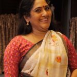 Anju Aravind Instagram - Sudhamani Supera | June 12 Onwards | Mon - Sat | 6.30 PM | Zee Keralam നിങ്ങളുടെ നാട്ടിൽ ചാടുക എന്ന് പറഞ്ഞാൽ എന്താണ് അർത്ഥം? കമന്റ് ചെയ്യൂ... മറക്കാതെ കാണുക സുധാമണി സൂപ്പറാ ജൂൺ 12 മുതൽ തിങ്കൾ മുതൽ ശനി വരെ വൈകുന്നേരം 6.30 ന് നമ്മുടെ സ്വന്തം സീ കേരളം ചാനലിൽ #ZeeKeralam #NeithedukkamJeevithaVismayangal #ZeeKeralamHD #ZeeKeralamOnMyTV #NewLaunchOnZk #SudhamaniSupera #SudhamaniSuperaonZeeKeralam #SudhamaniSuperaonZK #SSonZK Watch Anytime, Anywhere on ZEE5 - https://zee5.onelink.me/RlQq/fmalDownloadZEE5App