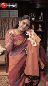 Anju Aravind Instagram - Sudhamani Supera | June 12 Onwards | Mon - Sat | 6.30PM | Zee Keralam

"എന്താടോ വാര്യരെ താൻ നന്നാവാത്തെ "
ഈ അമ്മ വേറെ ലെവൽ ആണ് ...
മറക്കാതെ കാണുക സുധാമണി സൂപ്പറാ ജൂൺ 12 മുതൽ തിങ്കൾ മുതൽ ശനി വരെ വൈകുന്നേരം 6.30 ന്  നമ്മുടെ സ്വന്തം സീ കേരളം ചാനലിൽ

#ZeeKeralam #NeithedukkamJeevithaVismayangal #ZeeKeralamHD #ZeeKeralamOnMyTv #NewLaunchOnZk #SudhamaniSuperaonZeeKeralam #SudhamaniSuperaonZK #SSonZK 
 
Watch Anytime, Anywhere on ZEE5 - https://zee5.onelink.me/RlQq/fmalDownloadZEE5App