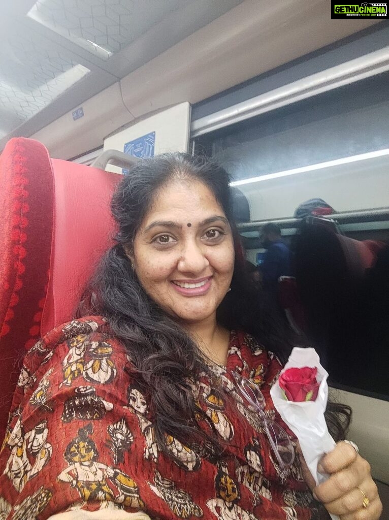 Anju Aravind Instagram - In vande bharath train.. A surprise in the train... Sreekuttan chettan nd anichechy..Reached so fast..