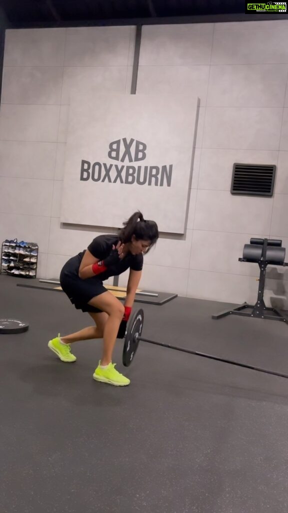 Anju Kurian Instagram - 📍 LANDMINE TRAINING 📍 One of my favourite new ways to work out is landmine training💪💪💪. It’s extremely versatile, allowing you to train so many different movements and muscles with just one piece of equipment 🔥💪. @dilshad_boxxburn @boxxburn.in @___jazim__ #landmineworkout #gymmotivation #ﬁtness #reeloftheday #instareels #progressnotperfection