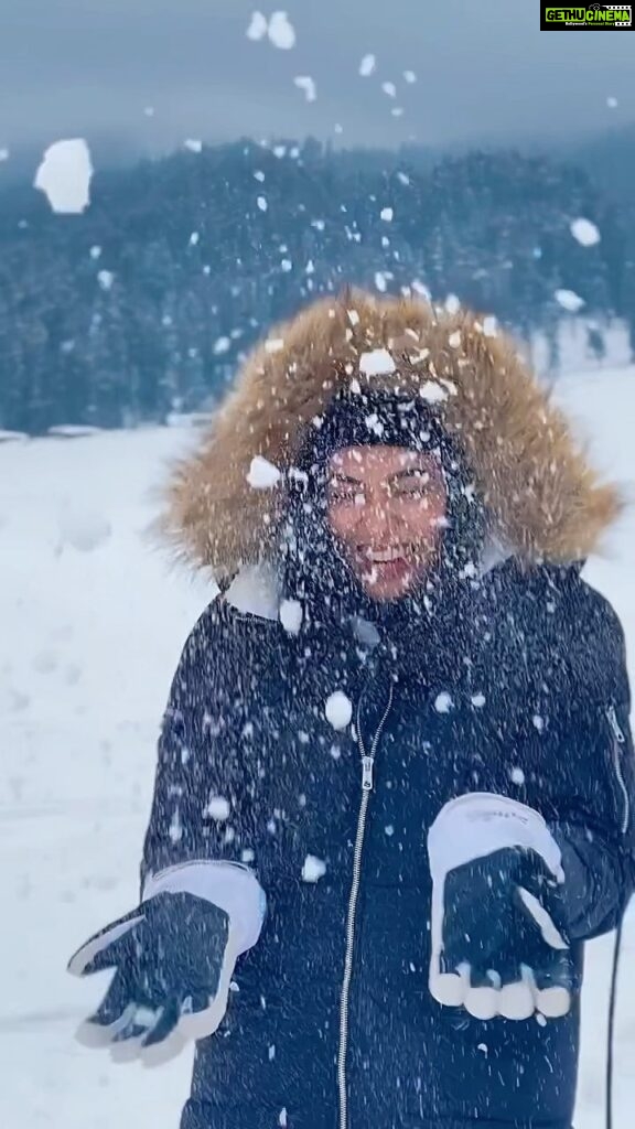 Anju Kurian Instagram - I love you snow much ⛄️🤍⛄️. 📍- Kashmir 🎥- @uv_clickz #snowfall #happytimes #kashmir #doodhpathri #snowday #mountainslovers #naturegram