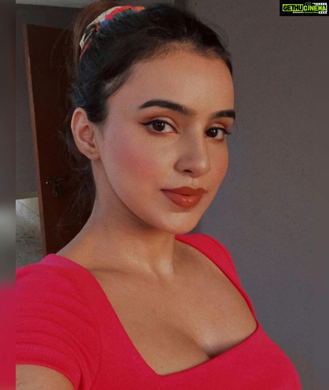 Ankitta Sharma Instagram - Swipe left to make me smile.