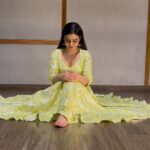 Ankitta Sharma Instagram - This song, the lyrics, the music, ufff! Attempted this little piece. ♥️ This beautiful choreography by @niraj_patel_06 🌸