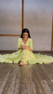 Ankitta Sharma Instagram - This song, the lyrics, the music, ufff! Attempted this little piece. ♥️
This beautiful choreography by @niraj_patel_06 🌸