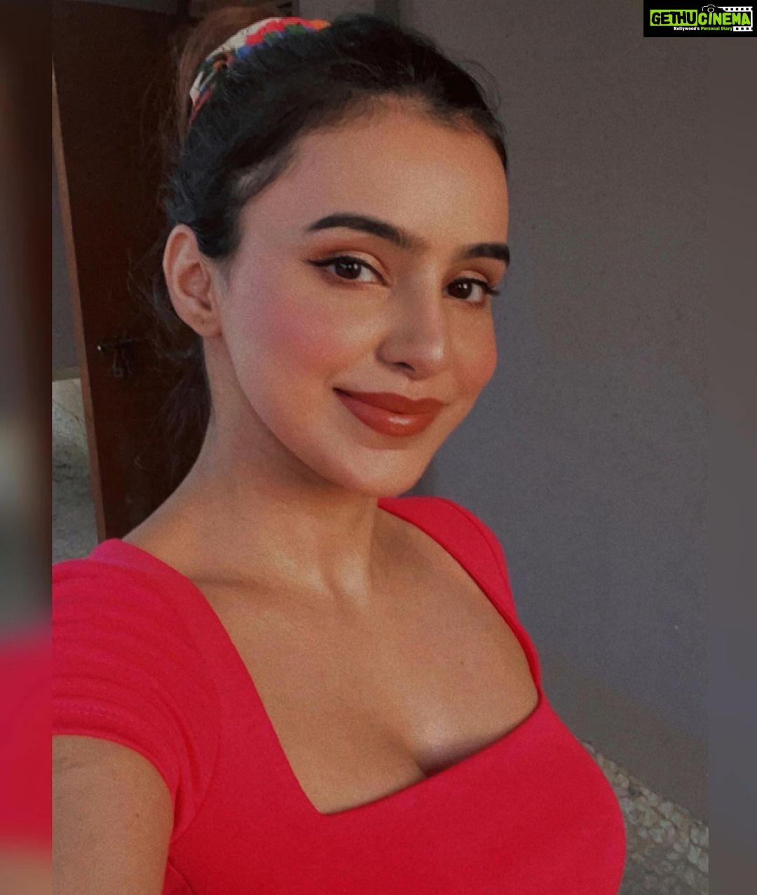 Ankitta Sharma Instagram - Swipe left to make me smile.