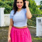 Ann Augustine Instagram - Pink bloom🌸 #allpink#green#outdoors#bhavyaramesh#silver#silverlove#jewelleryaddict#coffeelover#home#curls#curlyhair#artlover