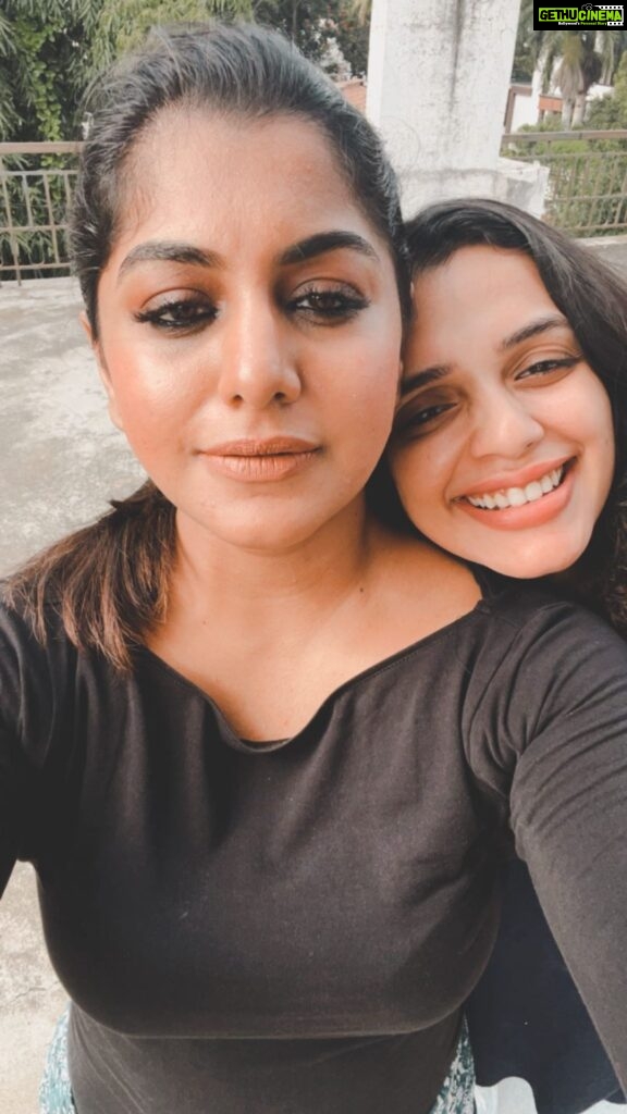 Ann Augustine Instagram - Just coz I miss you a lil too much today! @annaugustiine . #bangalore #bangalorediaries #food #love #oza #reels #sister #besties