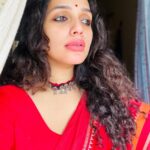 Ann Augustine Instagram - ❤️ #red#randomclick#choker#curls#curlyhair#saree#jewelleryaddict#staysafe#favourites#silver#silverlove#coffeelover#artlover