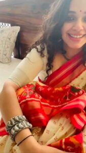 Ann Augustine Instagram - ❤️ @potpourri_studio 📸 @g3vinod #reels#potpurri#sareelove#silver#silverjewellery#jewelleryaddict#sareelover #coffeeaddict#curls#curlyhair#staysafe#artlover