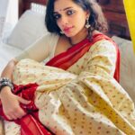 Ann Augustine Instagram - ❤️❤️❤️ @varna_by_gayathri 📸 @g3vinod #throwback#saree#sareelove#jewelleryaddict#silver#silverjewellery#curls#curlyhair#coffeeaddict#aesthetic#instagood#dogmom#art#artlover