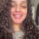 Ann Augustine Instagram - 🍂 #blackandsilver #curls #curlyhair #oldhindisongs #jewelleryaddict #nofilter #bindis #silver #silverjewellery #favourite #coffeeaddict #allblackeverything #artlover