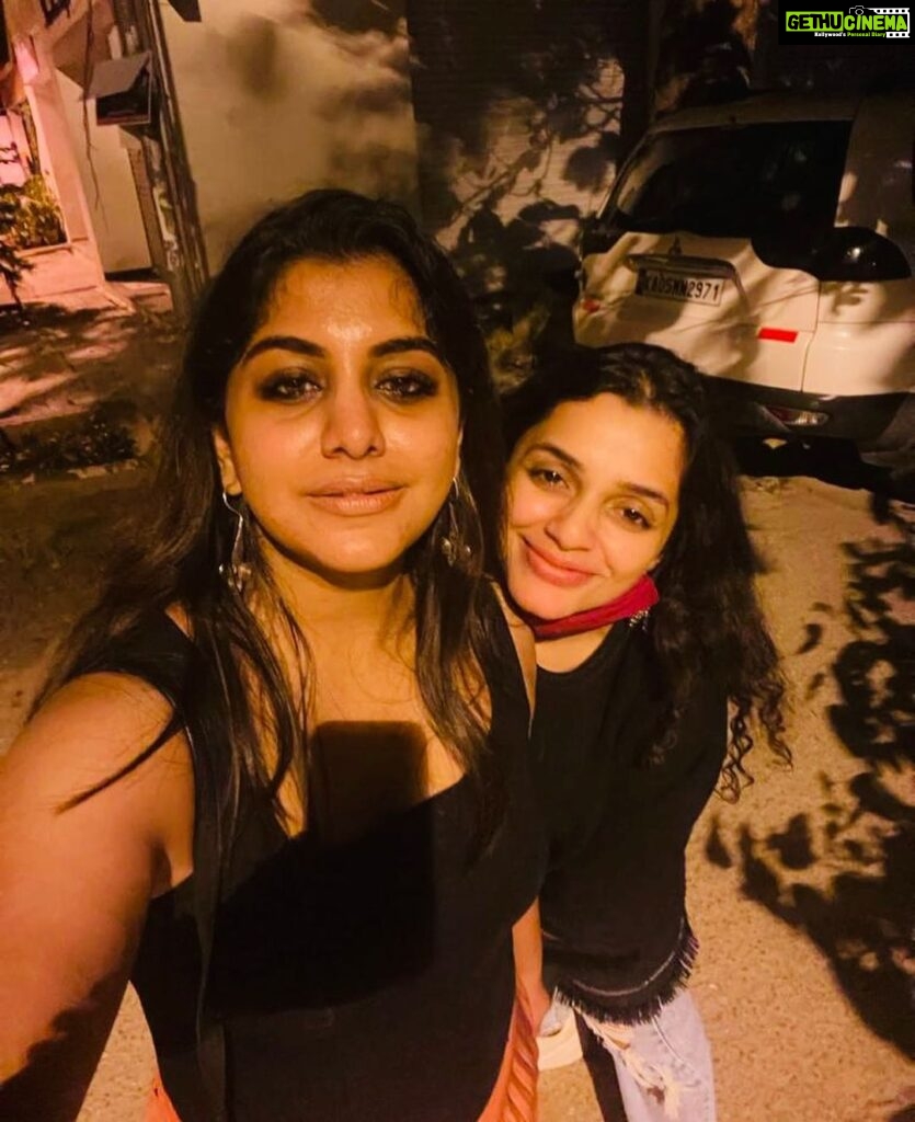 Ann Augustine Instagram - Photo dump of a precious few days with my soul sister ❤️ @nandan_meera #soulsisters#bestie#littlesister#home#missingyou#comebacksoon#love#coffeelovers#family#staysafe#jewelleryaddict#artlover