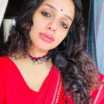 Ann Augustine Instagram - ❤️ #red#randomclick#choker#curls#curlyhair#saree#jewelleryaddict#staysafe#favourites#silver#silverlove#coffeelover#artlover