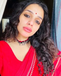 Ann Augustine Instagram - ❤️

#red#randomclick#choker#curls#curlyhair#saree#jewelleryaddict#staysafe#favourites#silver#silverlove#coffeelover#artlover