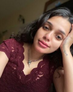 Ann Augustine Instagram - Tied up… let loose…straighten? Maybe not… help me decide! 

#favcolor#randomclick#photodump#magichour#neckpiece#jewelleryaddict#silverlove#curls#curlyhair#coffeelover#staysafe#artlover