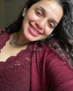 Ann Augustine Instagram - Tied up… let loose…straighten? Maybe not… help me decide! 

#favcolor#randomclick#photodump#magichour#neckpiece#jewelleryaddict#silverlove#curls#curlyhair#coffeelover#staysafe#artlover