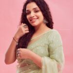 Ann Augustine Instagram - 🌸 @grihalakshmi_ 📸 @arun_payyadimeethal 💄 @femy_antony__ 👗 @arjun_vasudevs #grihalakshmi #photoshoots #sareelove #bestteam #glassjewellery #silverjewellery #jewelleryaddict #curls #curlyhair #coffeeaddict #artlover