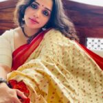 Ann Augustine Instagram - Soo proud to see @g3vinod start her own line of sarees! Would never miss a chance to drape these beauties!❤️ @potpourri_studio #sarilover#ikkatsilk#indoorshoot#jewelleryaddict#curls#curlyhair#coffeelover#staysafe#potpurristudio#silver#pearls#artlover