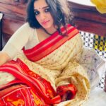 Ann Augustine Instagram - Soo proud to see @g3vinod start her own line of sarees! Would never miss a chance to drape these beauties!❤️ @potpourri_studio #sarilover#ikkatsilk#indoorshoot#jewelleryaddict#curls#curlyhair#coffeelover#staysafe#potpurristudio#silver#pearls#artlover