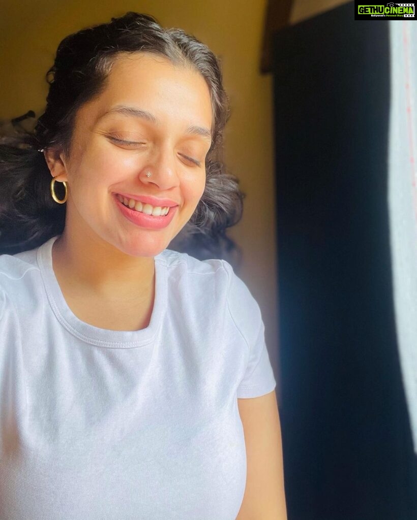 Ann Augustine Instagram - A pause in the rain… a crack in the clouds… peekaboo says the sun. Feeling Glowrious! #white#home#lockdowndiaries#jewelleryaddict#coffeelover#curls#curlyhair#silver#selflove#artlover