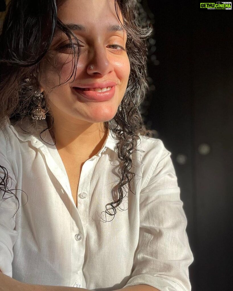 Ann Augustine Instagram - To all those who love jhumkas ... would u pair it with a simple crisp white shirt? 🌸 #jhumkas#silver#covidtimes#lockdown#lockdowndiaries#stayhome#staysafe#whites#jewelleryaddict#curls#curlyhair#caffeine#coffeelover#magichour#artlover
