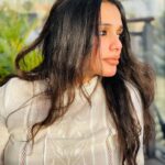 Ann Augustine Instagram - Stealing a bit of shine from our friend in the sky! 🧡 #straighthair#dubai##summerindubai#curlsforlife#curlyhair#sunkissed#goldenhour#white#coffeelover#jewelleryaddict#lamer#starsandbars#artlover