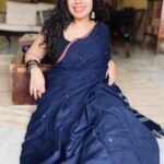 Ann Augustine Instagram - Mood Indigo!🌸 #sareelove#indigolovers#random#jhumkas#silver#jewelleryaddict#coffeelover#art#bestrainer#curls#curlyhair#artlover