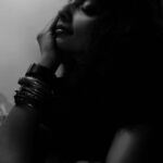 Ann Augustine Instagram - 🧡 📸 @shanishaki #allblack#blackisthenewrainbow#stacked#bnw#curls#curlyhair#silver#silverlove#jewelleryaddict#stackedbangles#indoorshoot#artlover