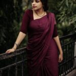 Ann Augustine Instagram - ❤️ 📸 @clintsoman #saree#sareelove#jewelleryaddict#coffelover#magichour#ootd#curls#curlyhair#tattooart#red#green#silverlove#artlover