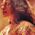 Ann Augustine Instagram - 🧡 📸 @shanishaki #art#yellow#light#shades#silver#artist#silverlove#jewelleryaddict#curls#curlyhair#coffeelover#florals#boho#jhumkas#nartaki