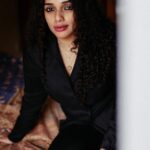 Ann Augustine Instagram - It should be crystal clear what my favs are by now! Black & silver makes one glimmer!🧡 📸 @clintsoman #allblackeverything #blackisthenewrainbow #ootd #blackootd#jewelryaddict#indoorshoot#silverlove#curls#curlyhair